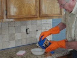 Pour a couple ounces of sealer in to the container